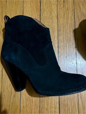 Women's Frye Black Suede Ankle Boot with Block Heel🔥